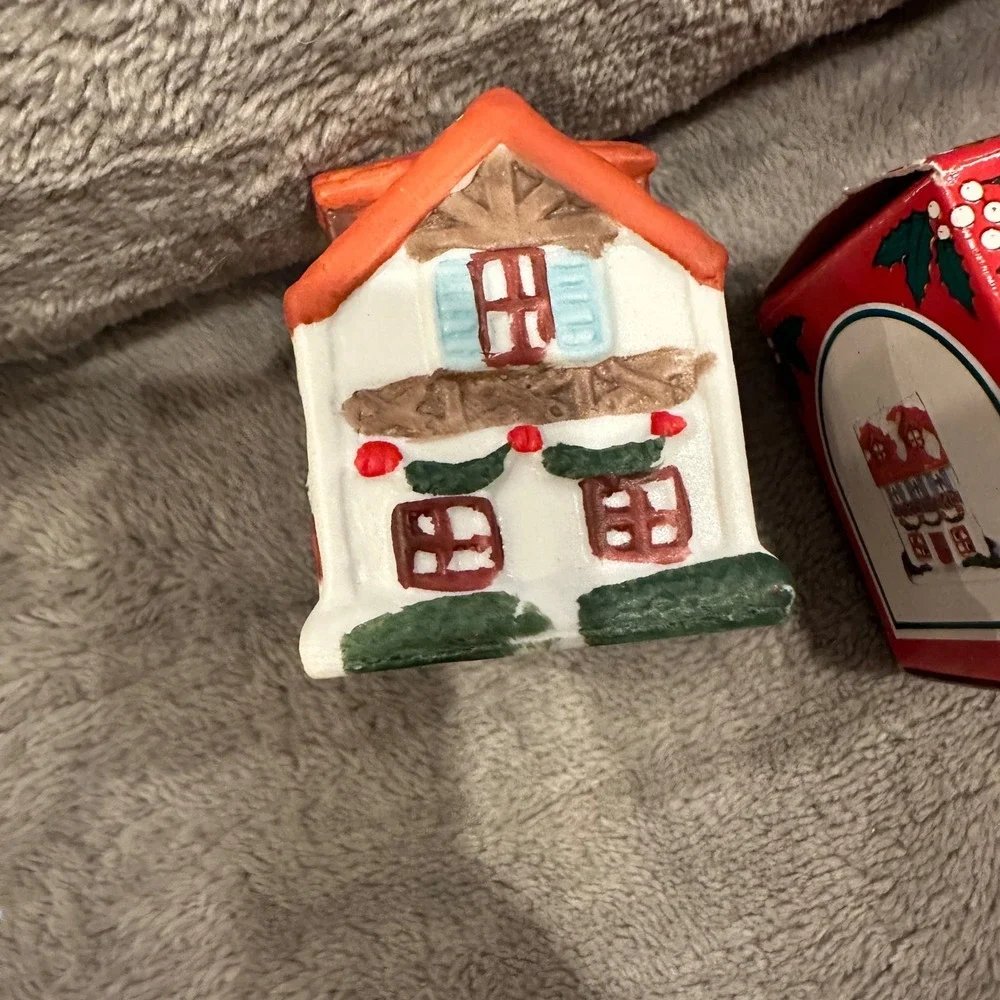 Kwik Fill 1993 The Chalet Holiday‎ Ornament Collection